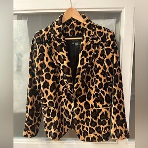 Zara Animal Print Elegant Sharp-cut Blazer - Black and Tan Leopard